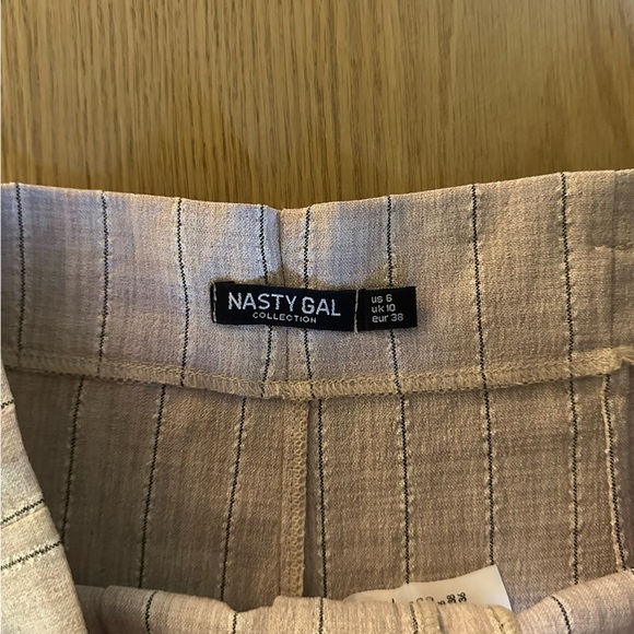 Nasty Gal Linen Blend Tailored Shorts - Picture 2 of 3